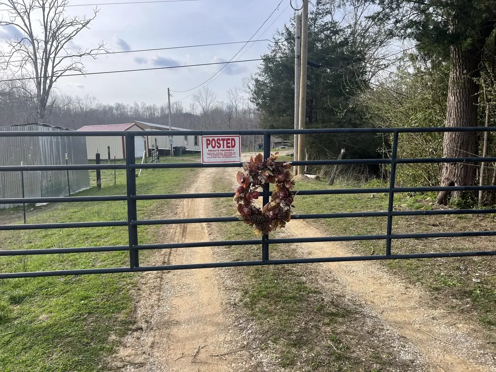 617 Walk Log Branch Road Beattyville KY 41311