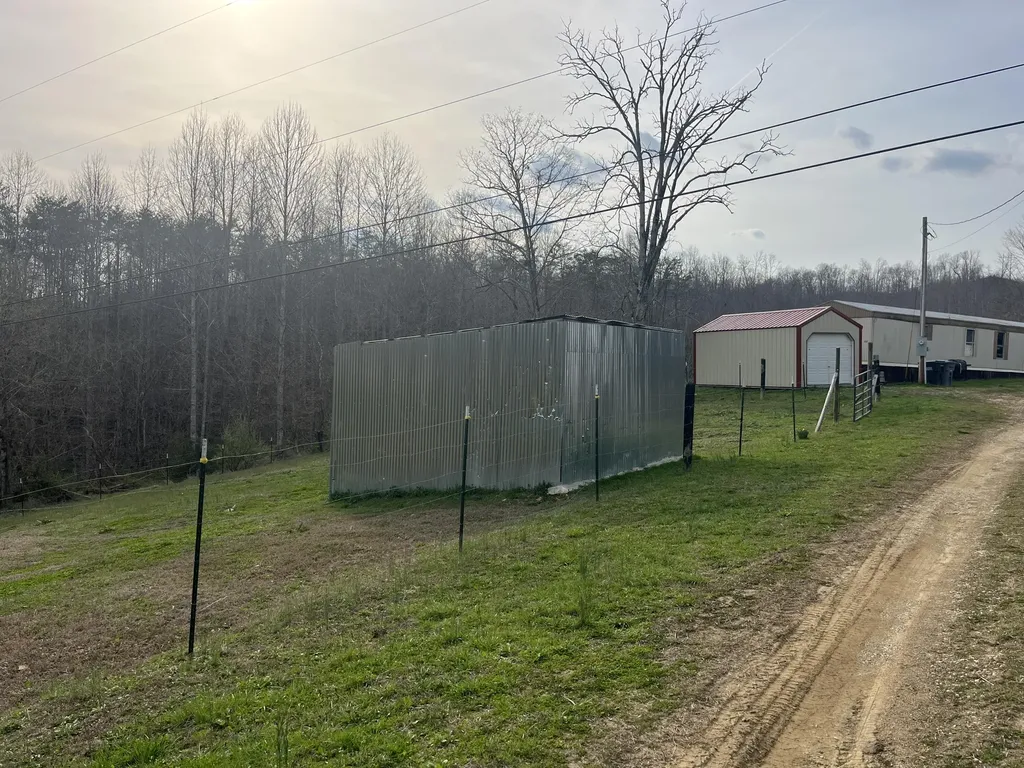 617 Walk Log Branch Road Beattyville KY 41311