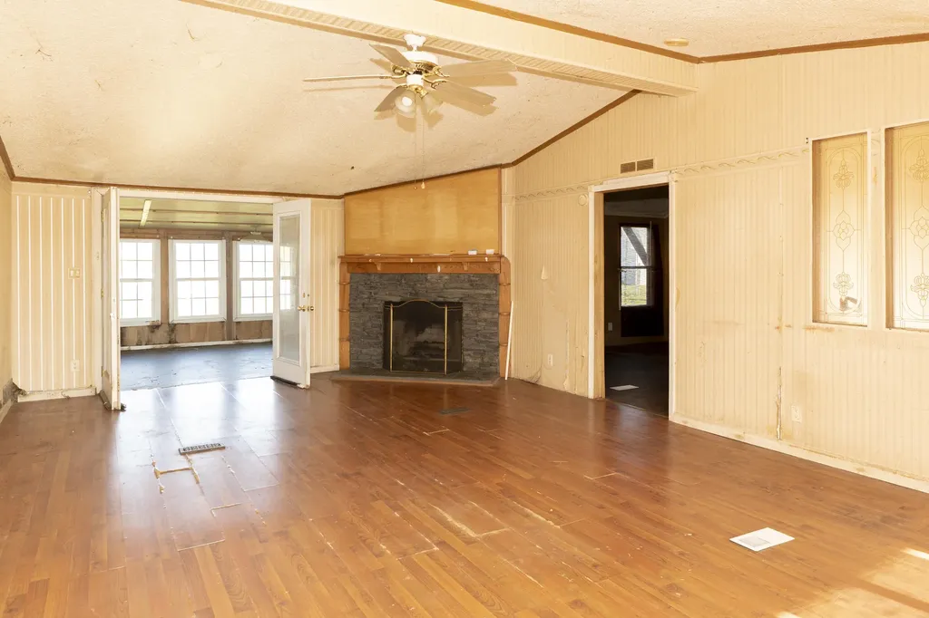 1015 Old Fall Creek Road Monticello KY 42633