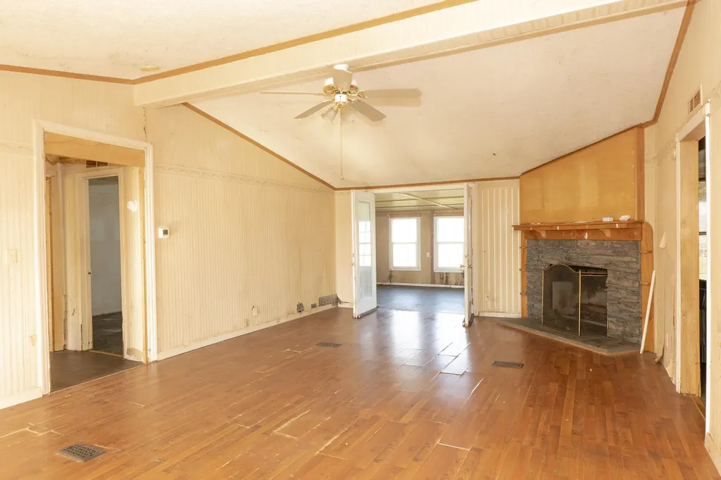 1015 Old Fall Creek Road Monticello KY 42633