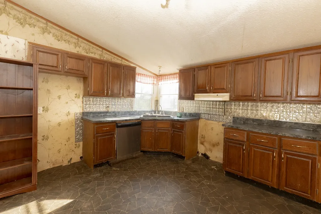 1015 Old Fall Creek Road Monticello KY 42633