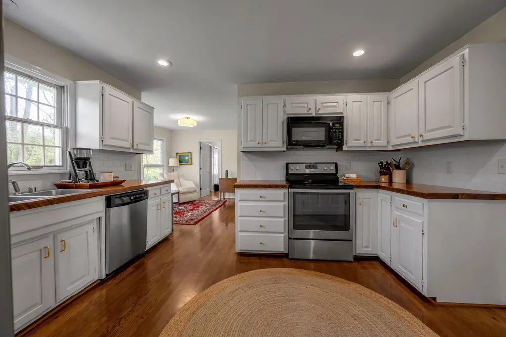 3004 Island Drive Lexington KY 40502