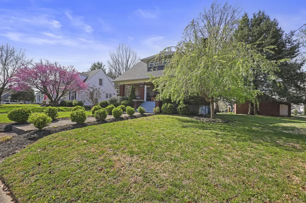206 E Grundy Avenue Springfield KY 40069