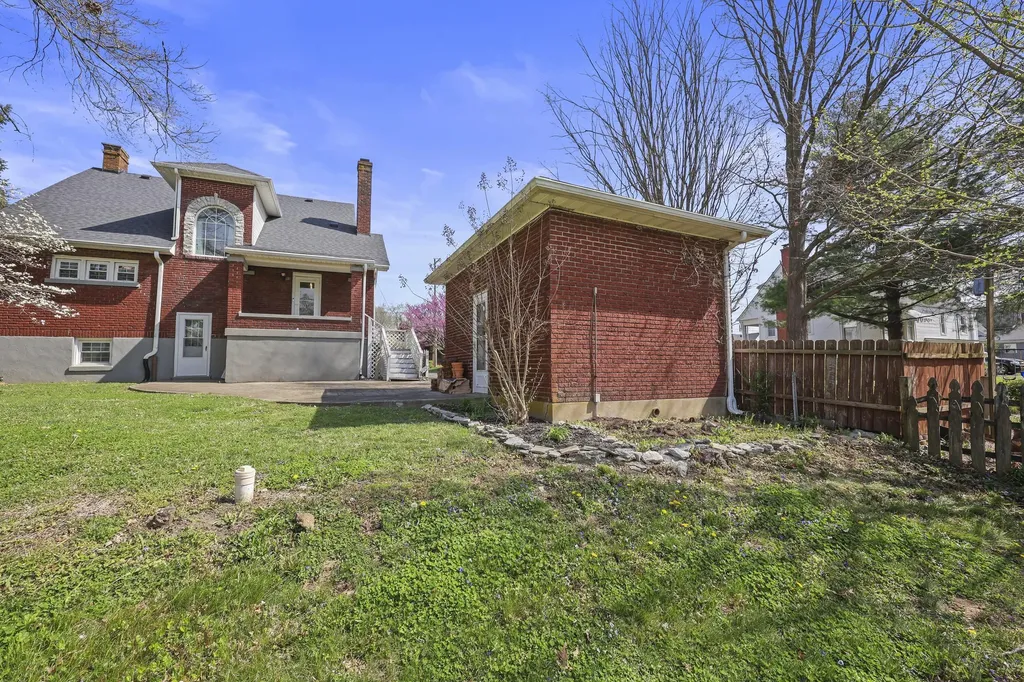 206 E Grundy Avenue Springfield KY 40069