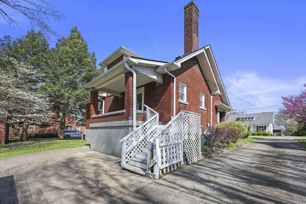 206 E Grundy Avenue Springfield KY 40069