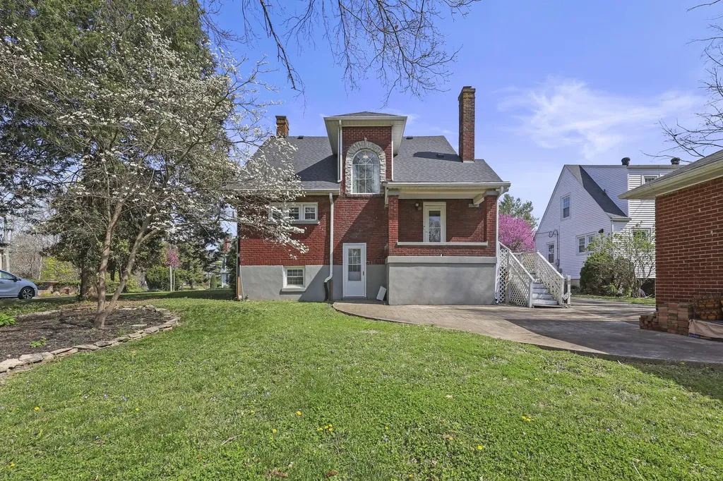 206 E Grundy Avenue Springfield KY 40069