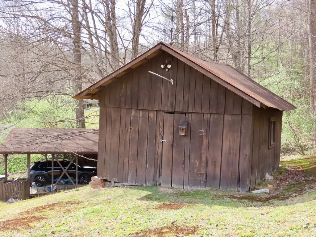 875 Mcneil-corn Creek Road Rockholds KY 40759