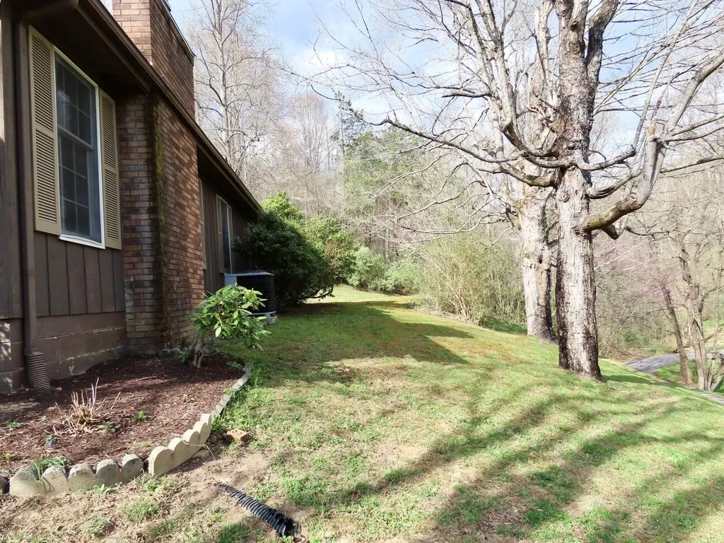 875 Mcneil-corn Creek Road Rockholds KY 40759