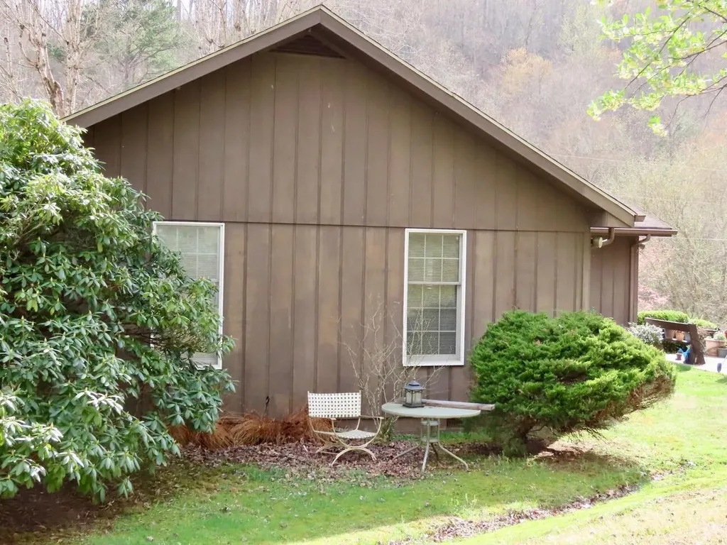 875 Mcneil-corn Creek Road Rockholds KY 40759