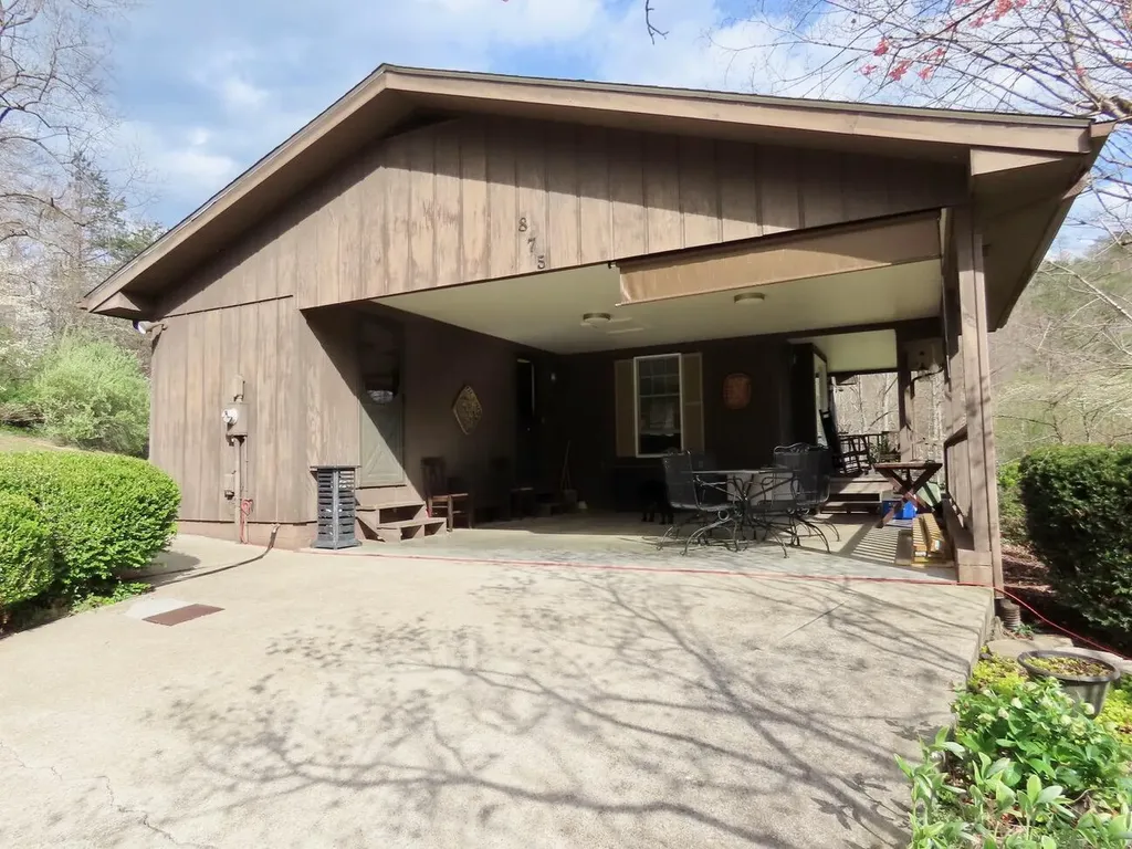 875 Mcneil-corn Creek Road Rockholds KY 40759