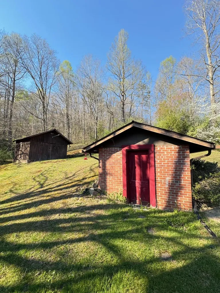 875 Mcneil-corn Creek Road Rockholds KY 40759