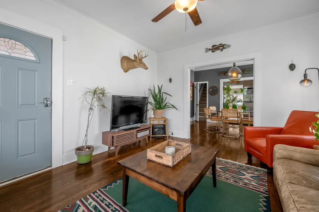 127 Delmont Drive Lexington KY 40504
