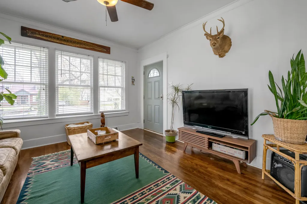 127 Delmont Drive Lexington KY 40504