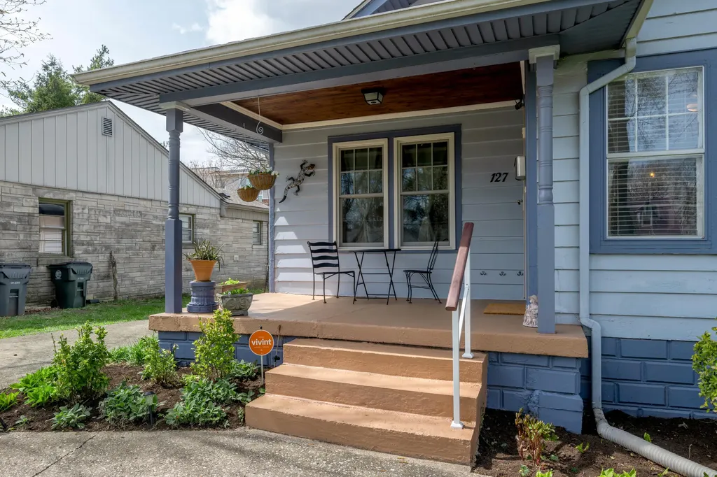 127 Delmont Drive Lexington KY 40504