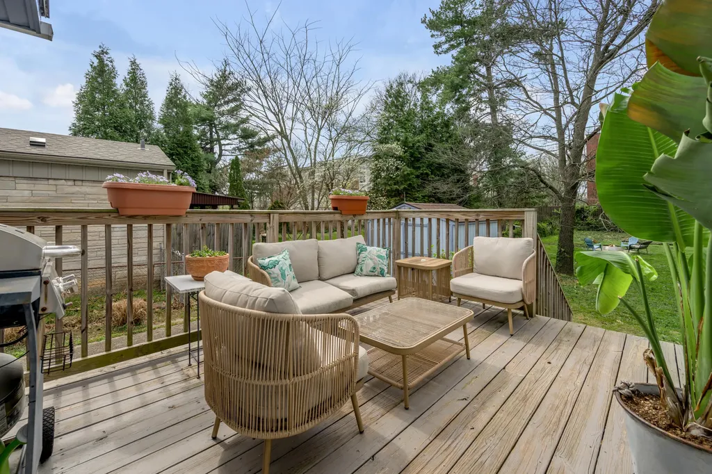 127 Delmont Drive Lexington KY 40504
