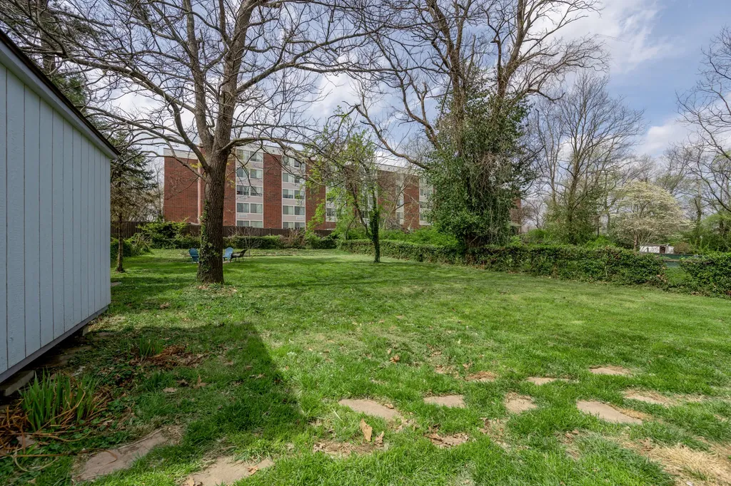 127 Delmont Drive Lexington KY 40504