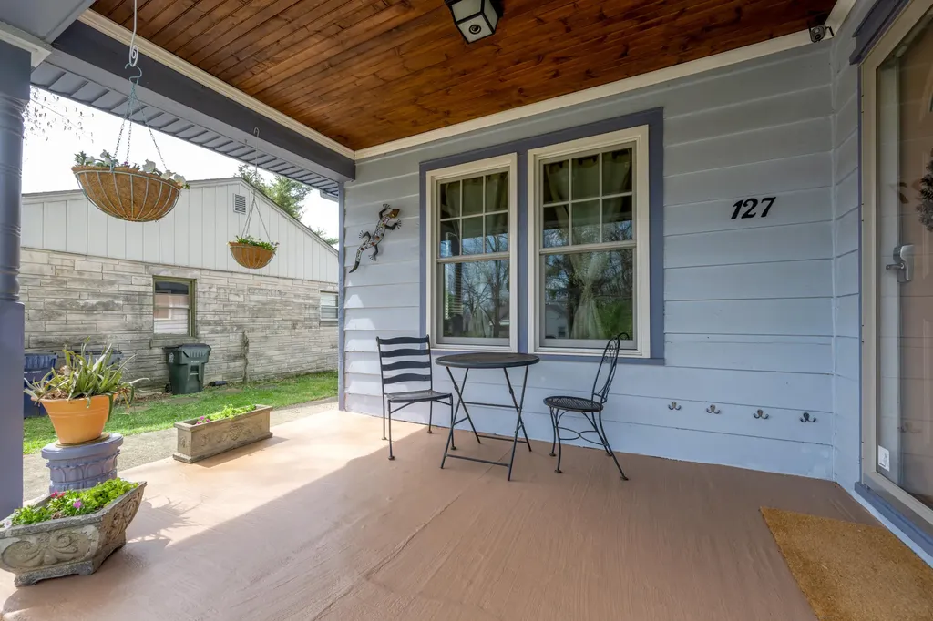 127 Delmont Drive Lexington KY 40504