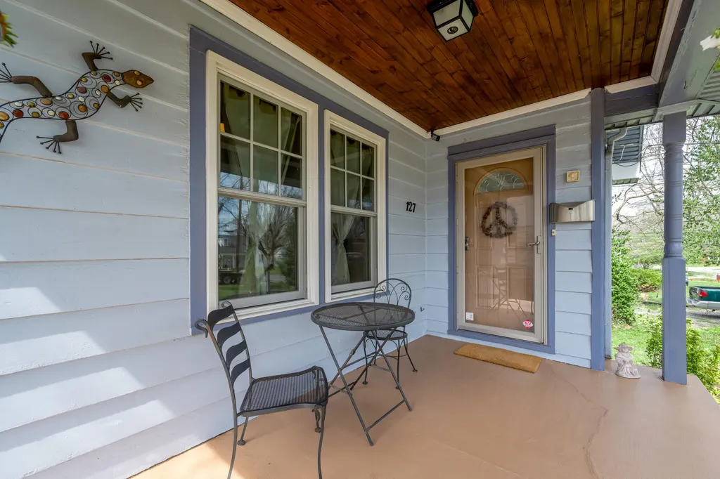 127 Delmont Drive Lexington KY 40504