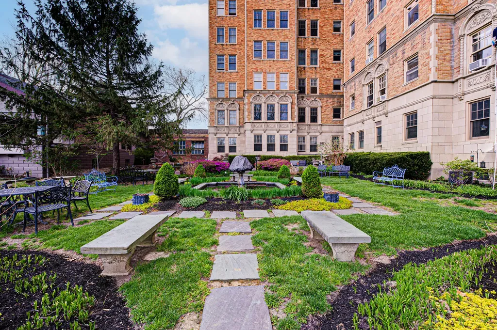 2140 Bonnycastle Avenue Louisville KY 40205