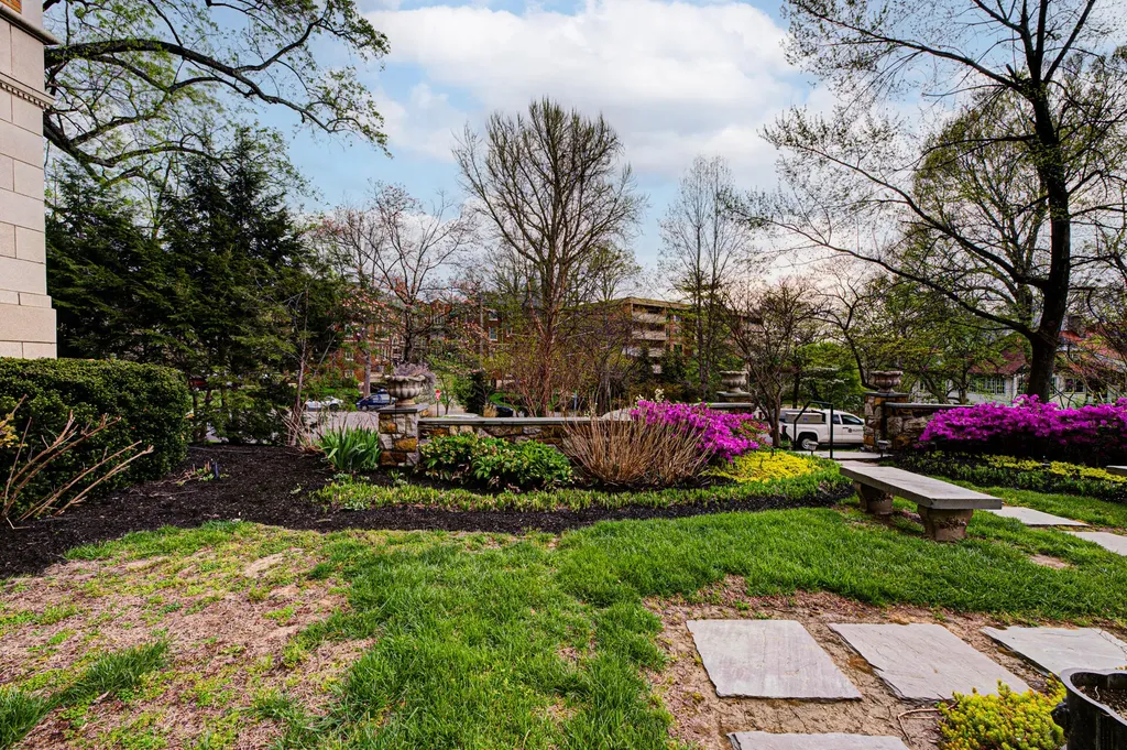 2140 Bonnycastle Avenue Louisville KY 40205