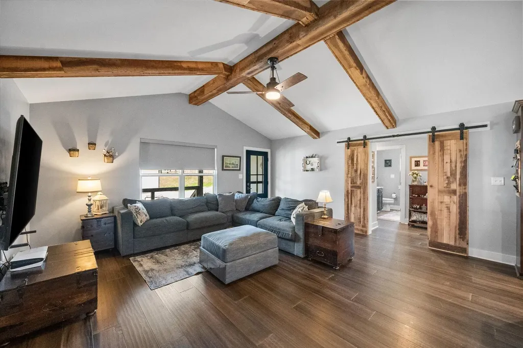 9787 Elmburg Road Pleasureville KY 40057