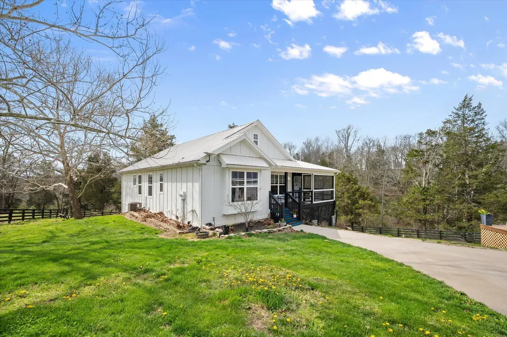 9787 Elmburg Road Pleasureville KY 40057