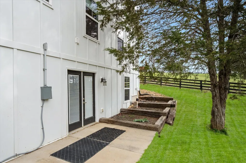 9787 Elmburg Road Pleasureville KY 40057
