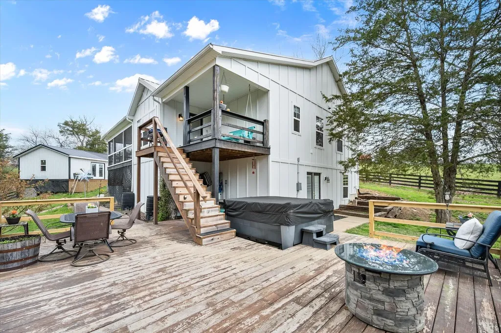 9787 Elmburg Road Pleasureville KY 40057
