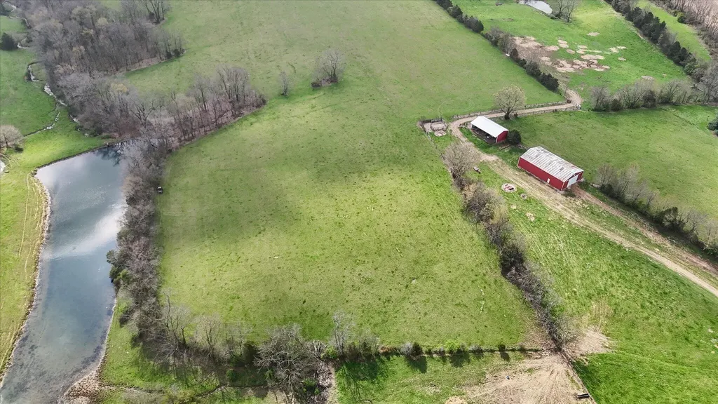 1048 Steve Wood Road Bagdad KY 40003