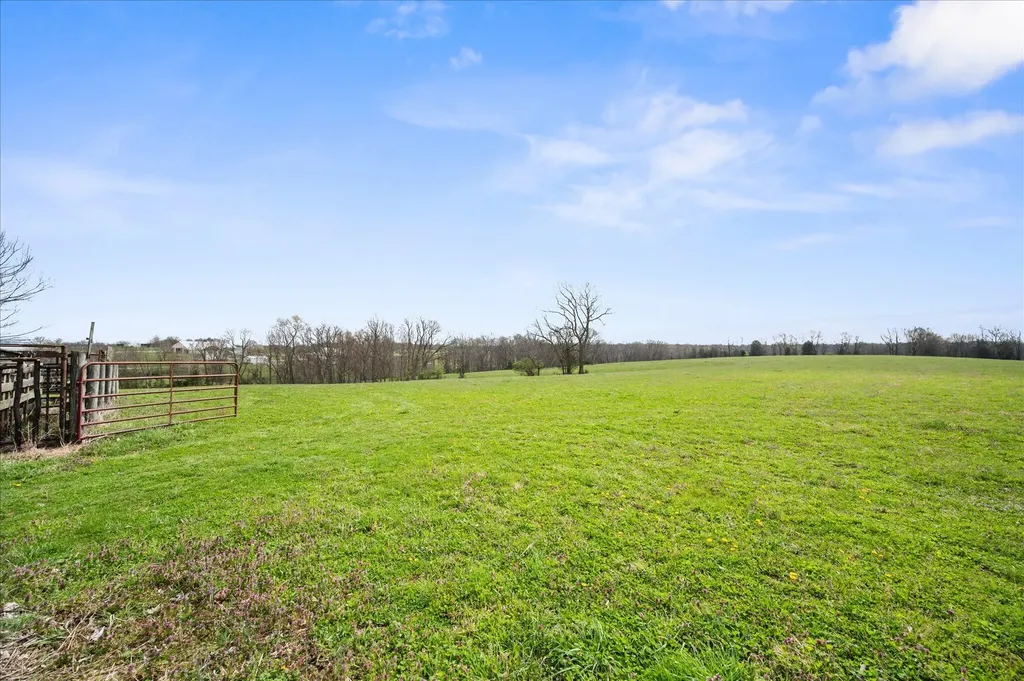 1048 Steve Wood Road Bagdad KY 40003