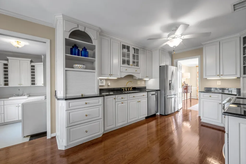 2071 Manor Drive Lexington KY 40502
