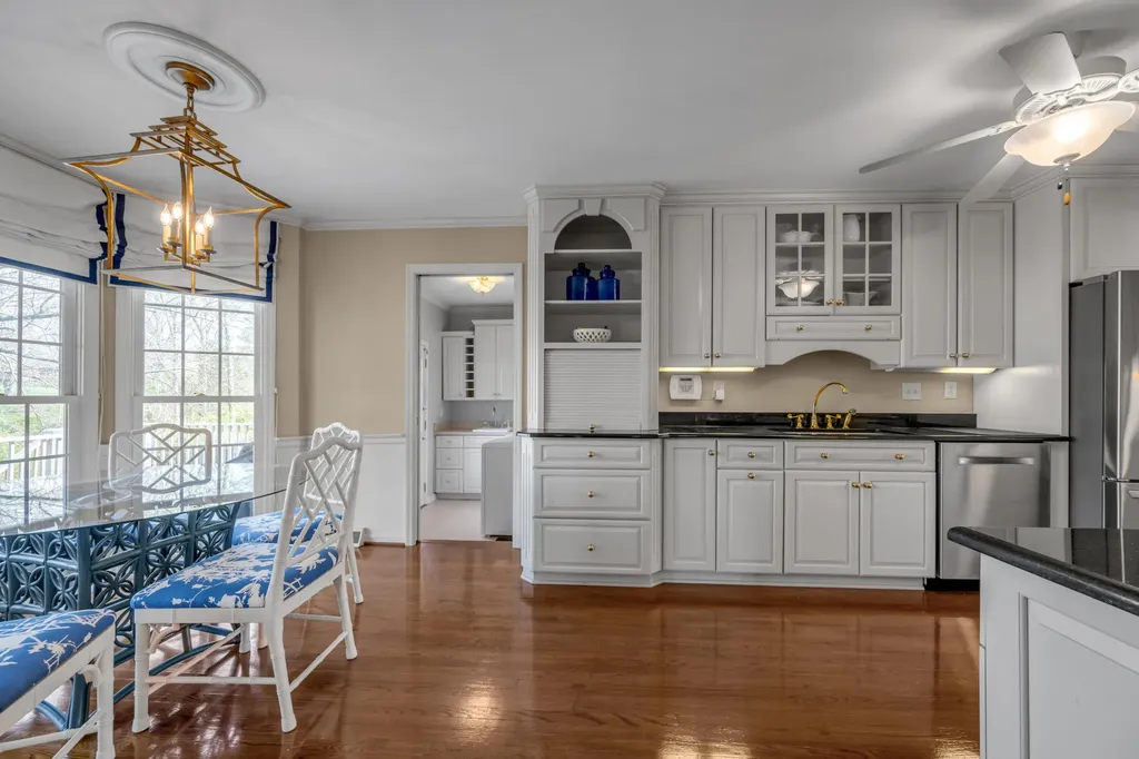 2071 Manor Drive Lexington KY 40502