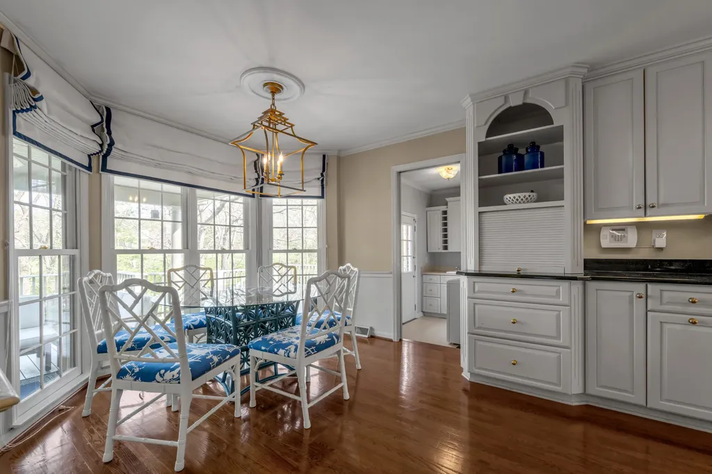 2071 Manor Drive Lexington KY 40502