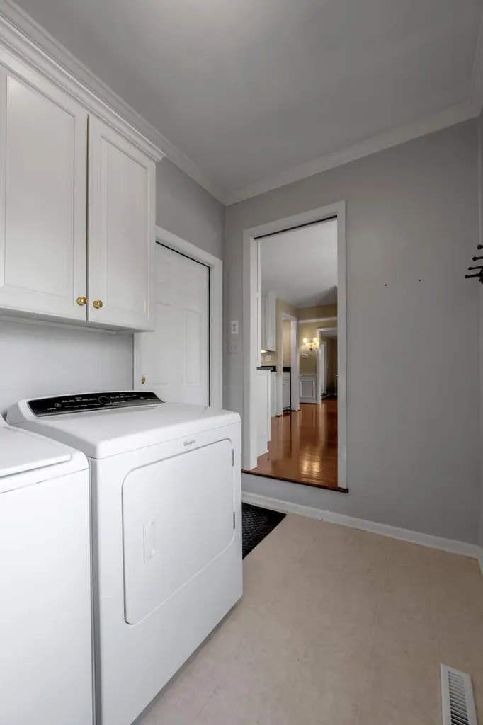 2071 Manor Drive Lexington KY 40502