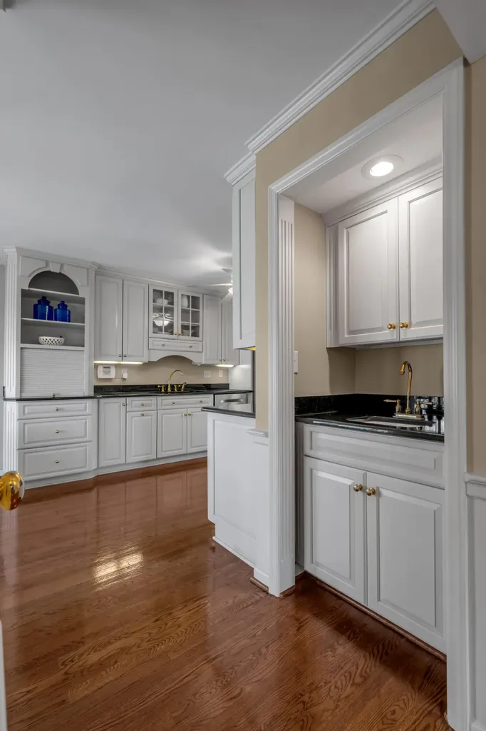 2071 Manor Drive Lexington KY 40502