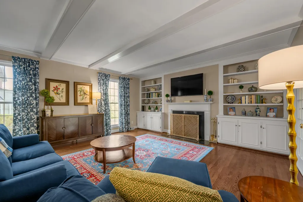 2071 Manor Drive Lexington KY 40502