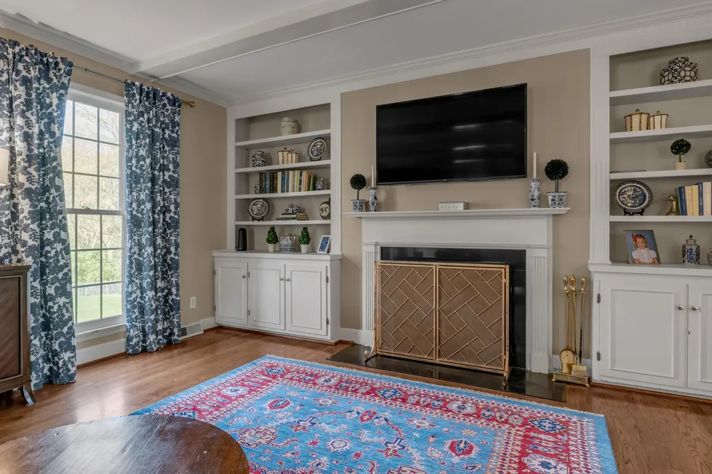 2071 Manor Drive Lexington KY 40502
