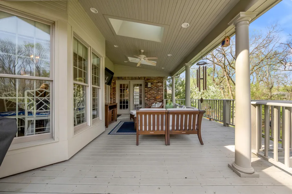 2071 Manor Drive Lexington KY 40502