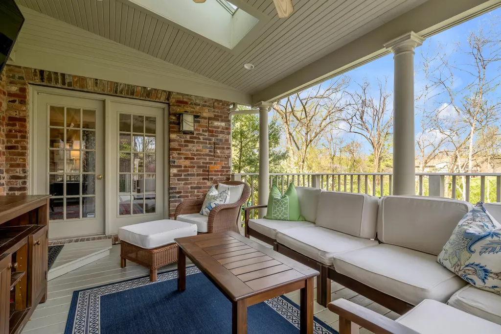 2071 Manor Drive Lexington KY 40502