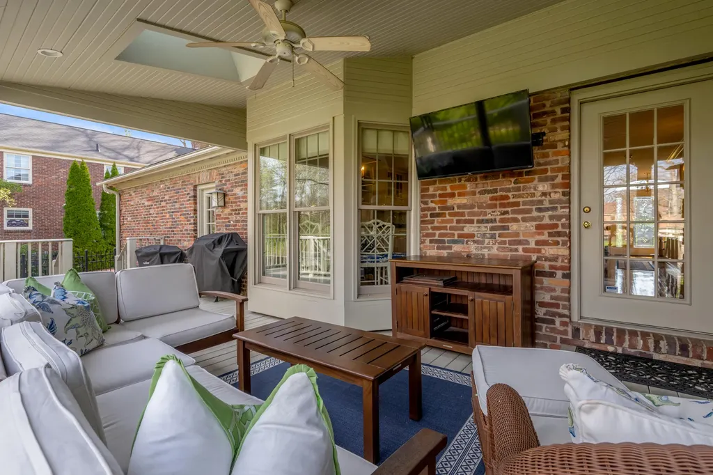 2071 Manor Drive Lexington KY 40502