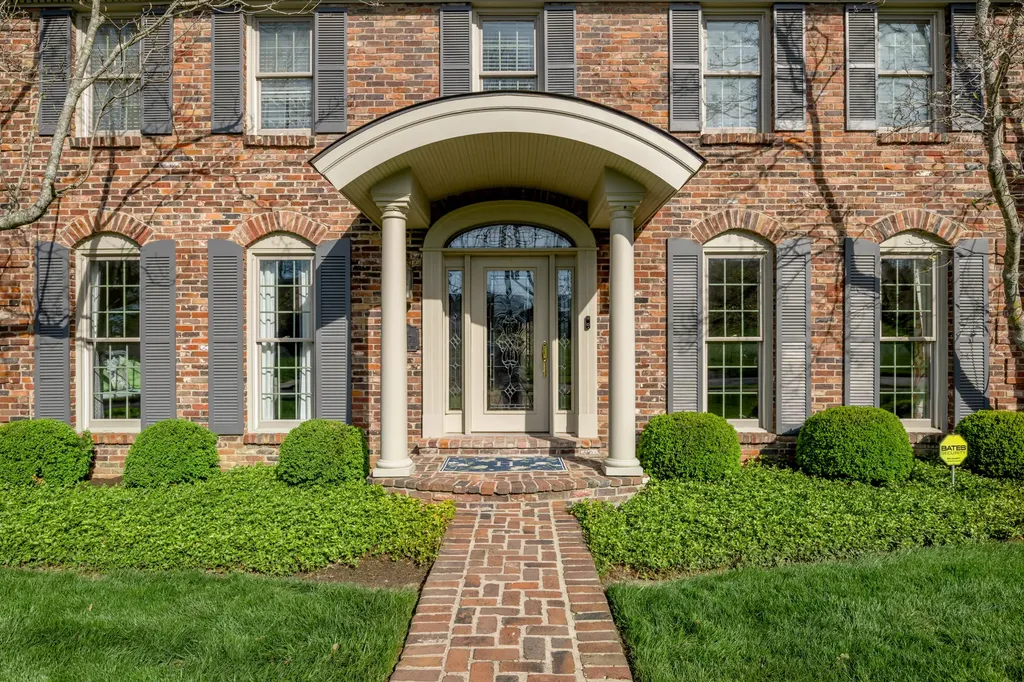2071 Manor Drive Lexington KY 40502