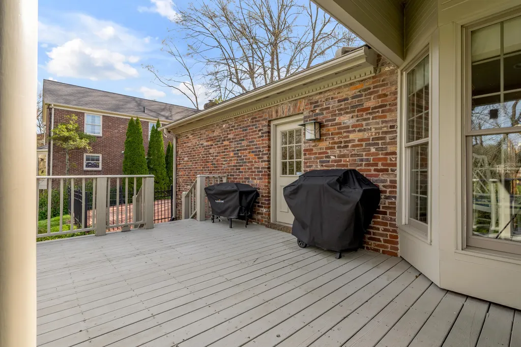 2071 Manor Drive Lexington KY 40502