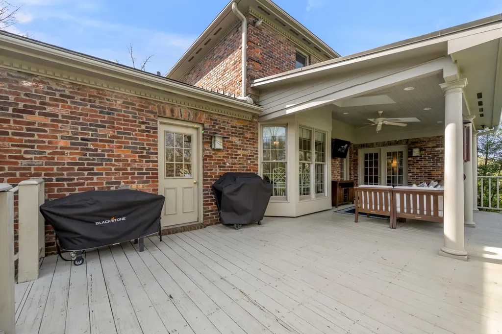 2071 Manor Drive Lexington KY 40502
