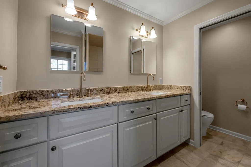 2071 Manor Drive Lexington KY 40502