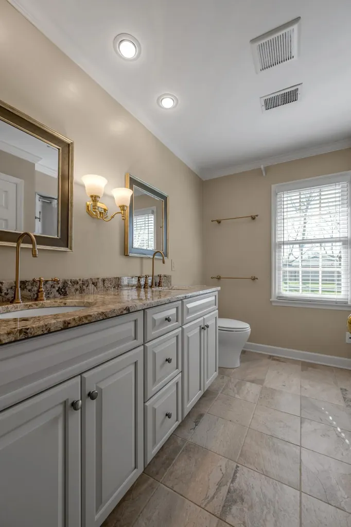 2071 Manor Drive Lexington KY 40502