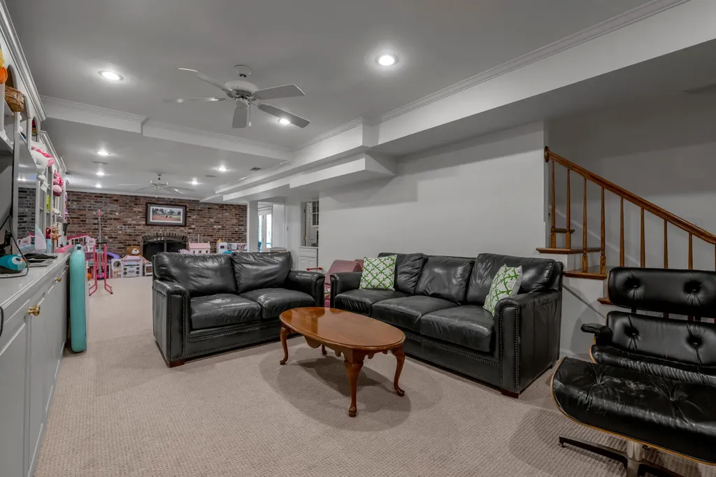 2071 Manor Drive Lexington KY 40502