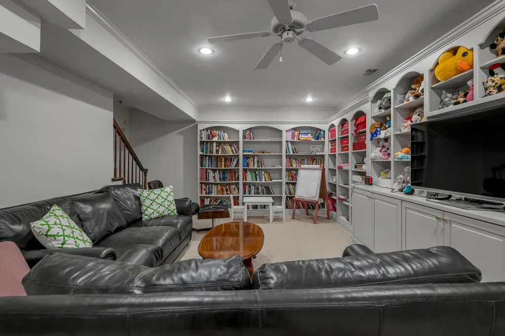 2071 Manor Drive Lexington KY 40502
