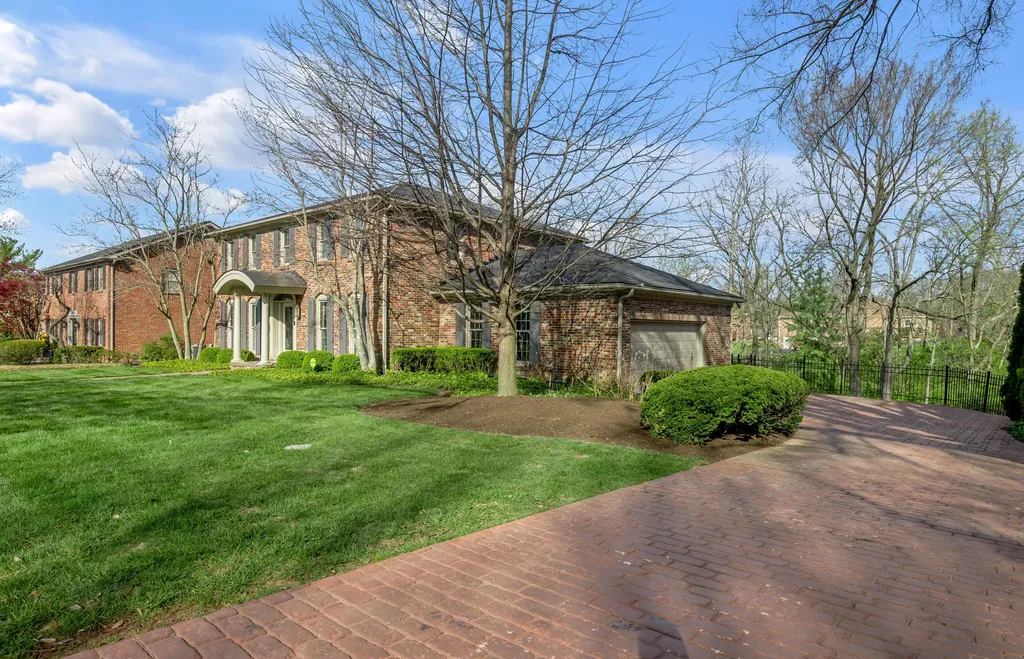2071 Manor Drive Lexington KY 40502