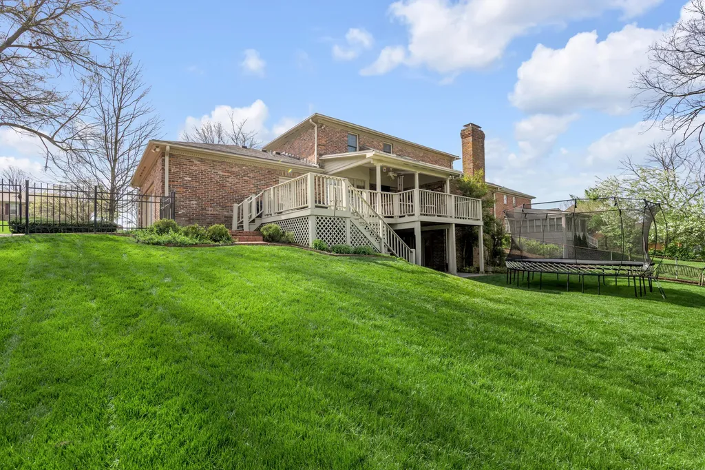 2071 Manor Drive Lexington KY 40502