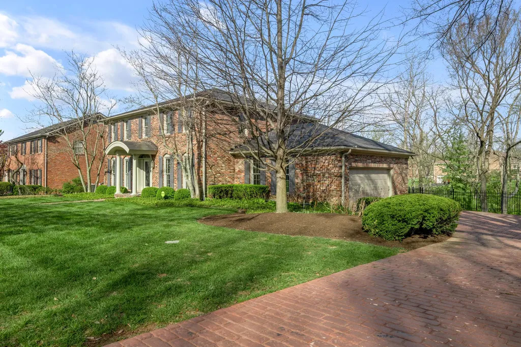 2071 Manor Drive Lexington KY 40502